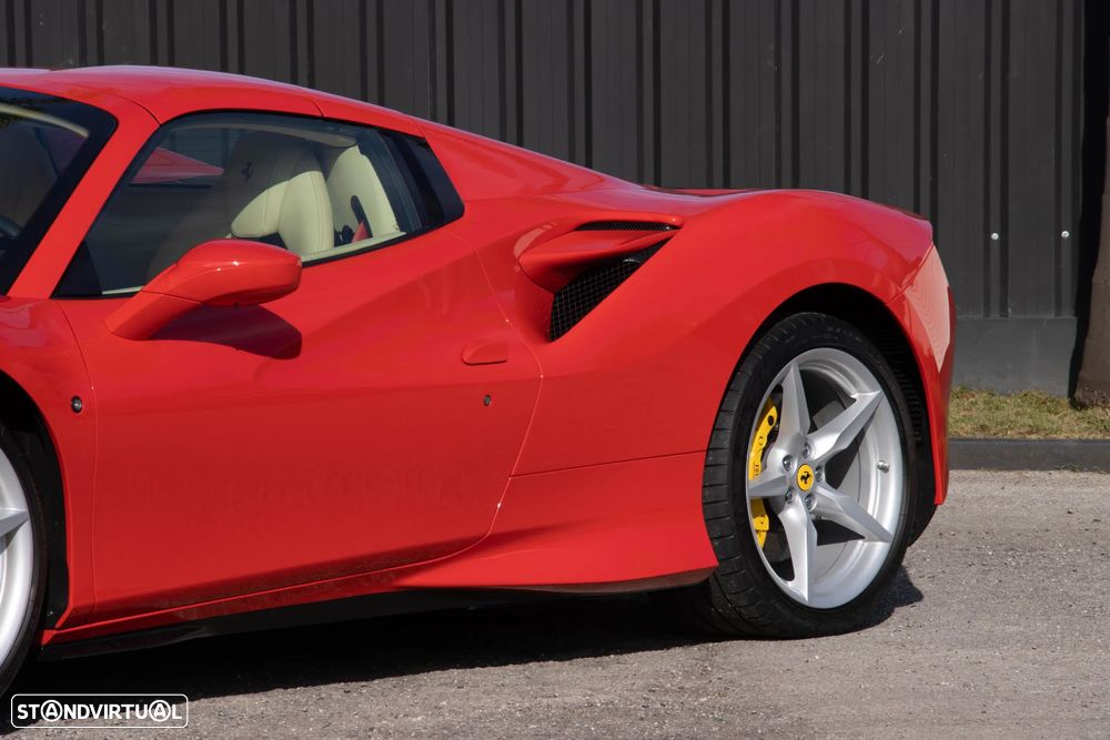 Ferrari F8 Tributo Spider - 13