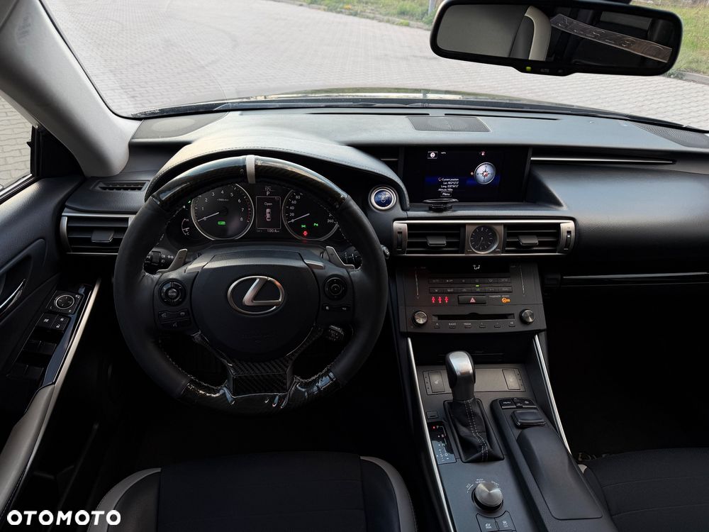 Lexus IS 300h Business Edition - 23