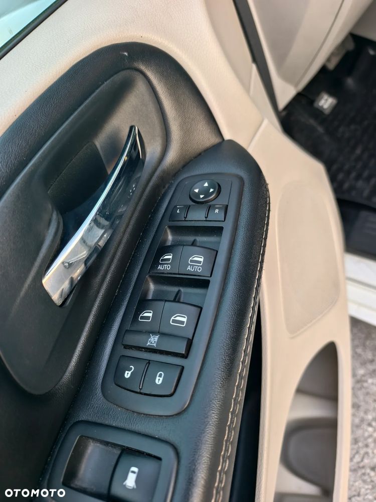 Dodge Grand Caravan - 10