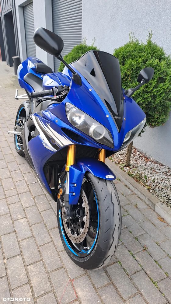 Yamaha R1 - 4