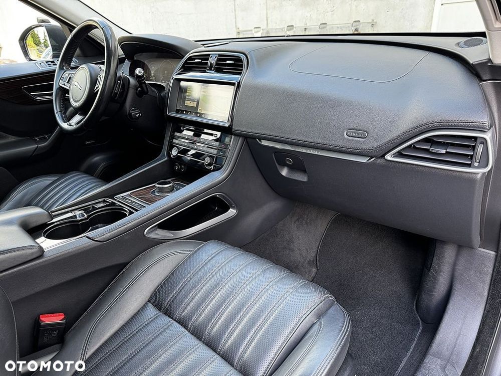 Jaguar F-Pace 2.0 i4D AWD Prestige - 13