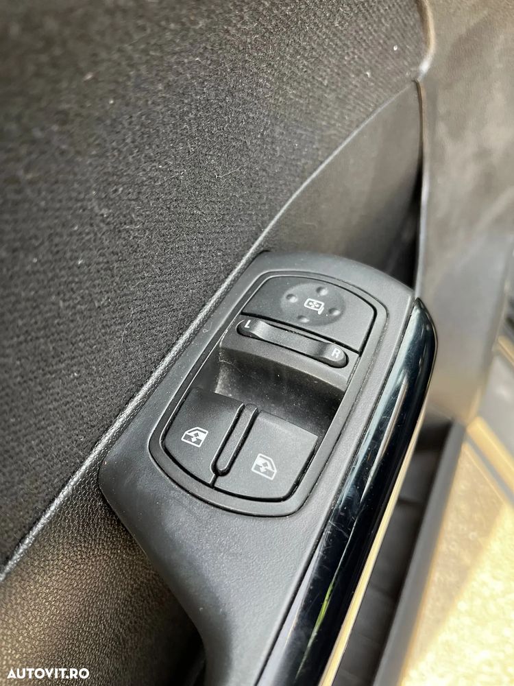 Opel Corsa 1.4 16V Satellite - 16