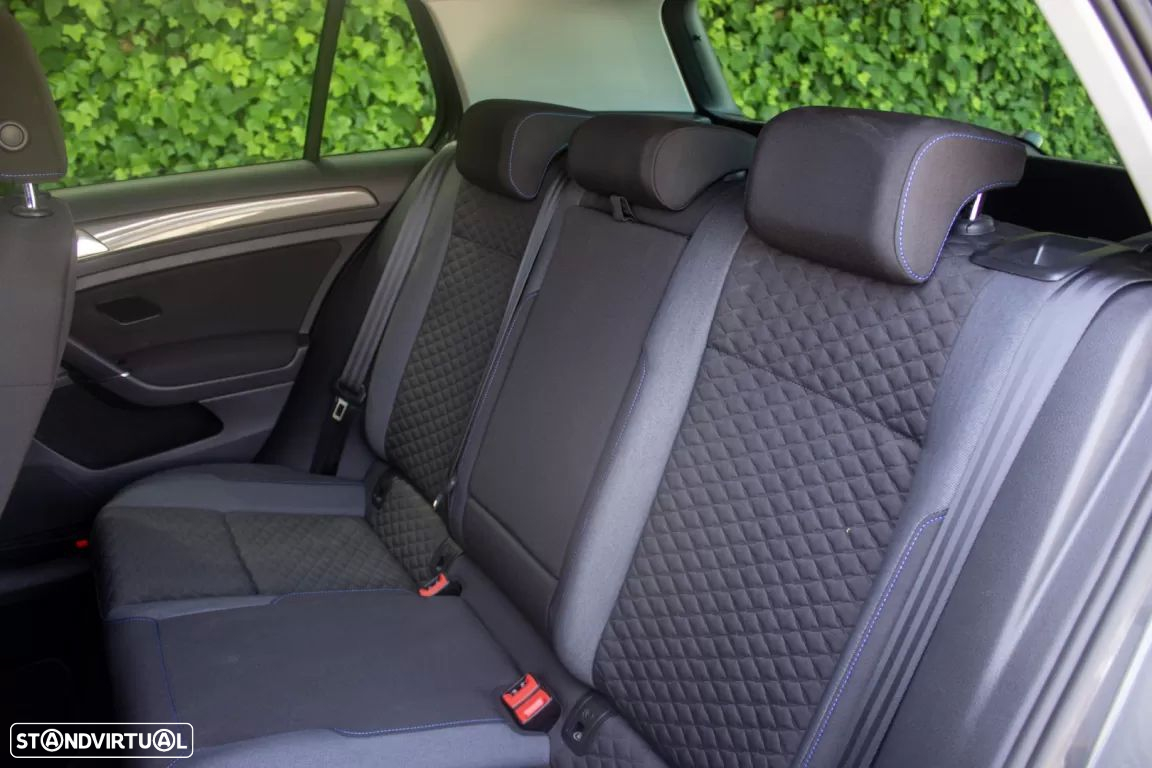 VW Golf 1.6 TDI Confortline DSG - 13