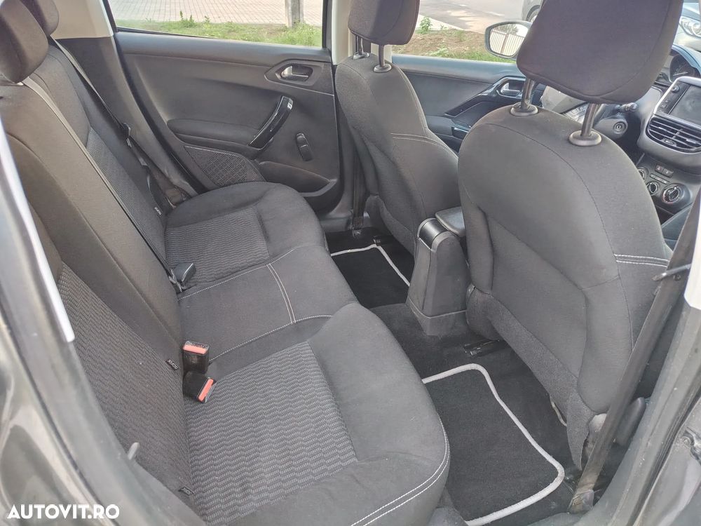 Peugeot 208 1.2 L PureTech Active - 5