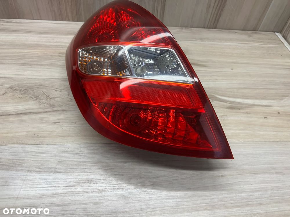 LAMPA TYLNA LEWA HYUNDAI I20 - 4