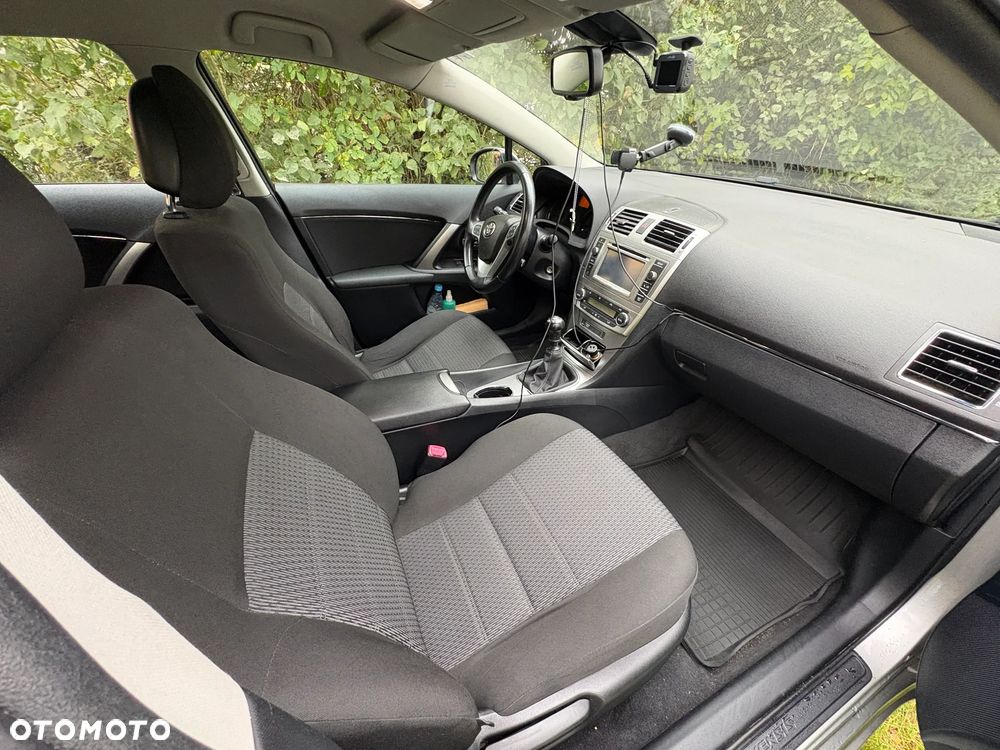 Toyota Avensis - 10