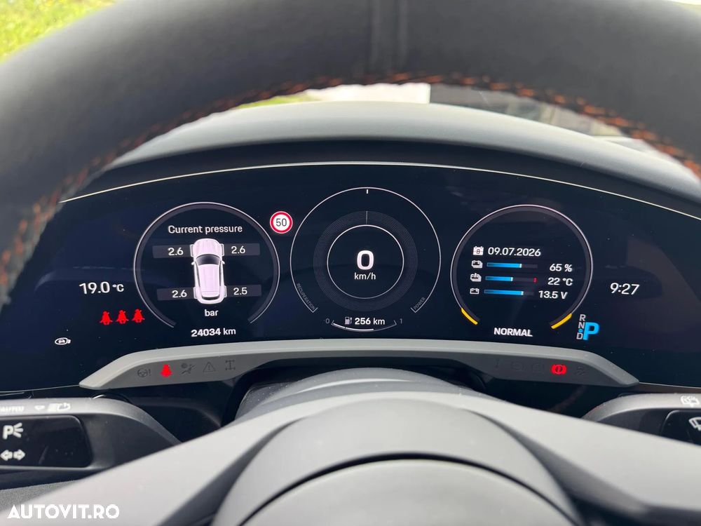PORSCHE Taycan 2023 — imagine 8