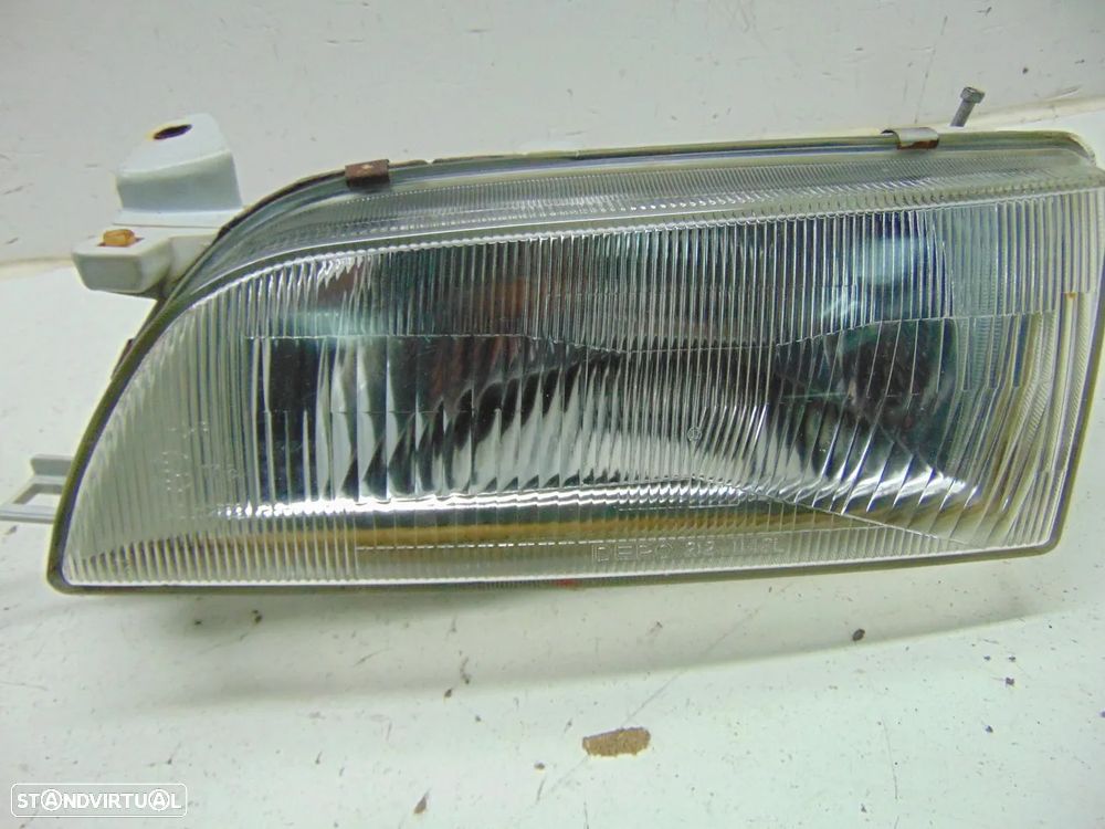 Toyota Corolla AE100 E10 faróis - 5