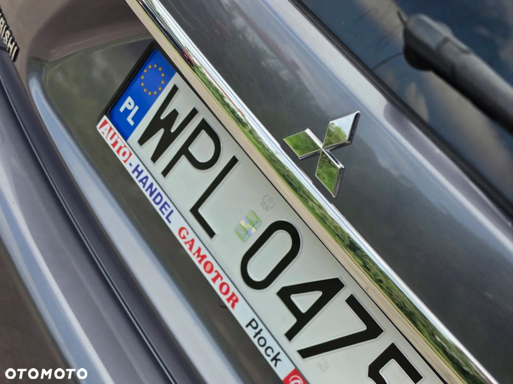 Mitsubishi Outlander - 12