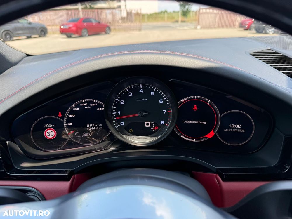 Porsche Cayenne S - 9