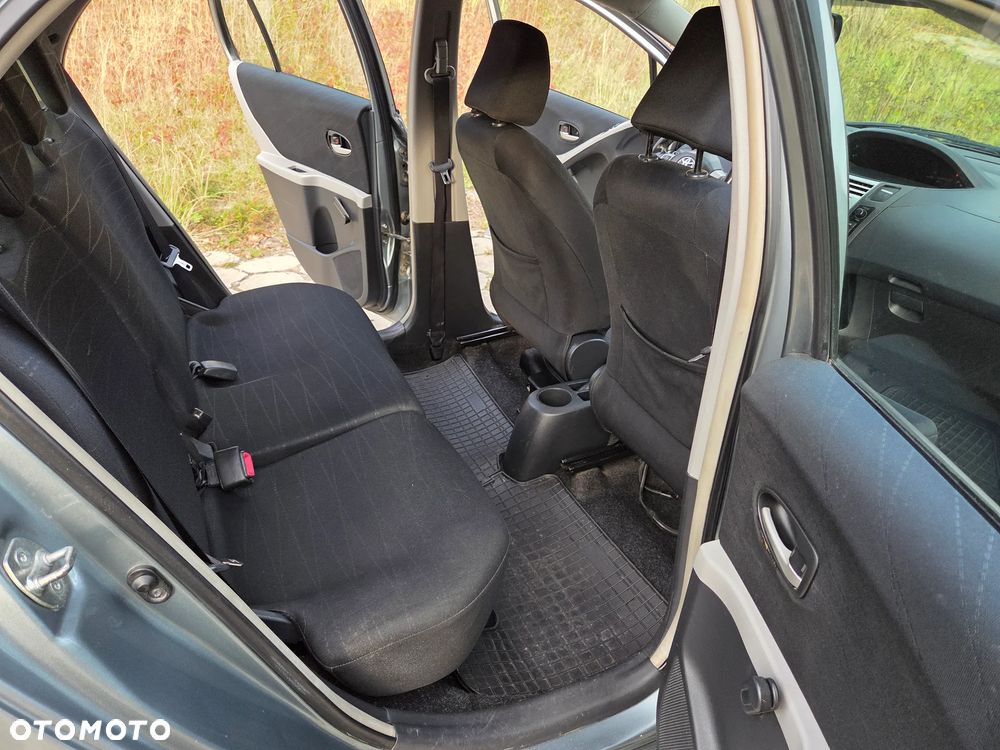 Toyota Yaris - 11