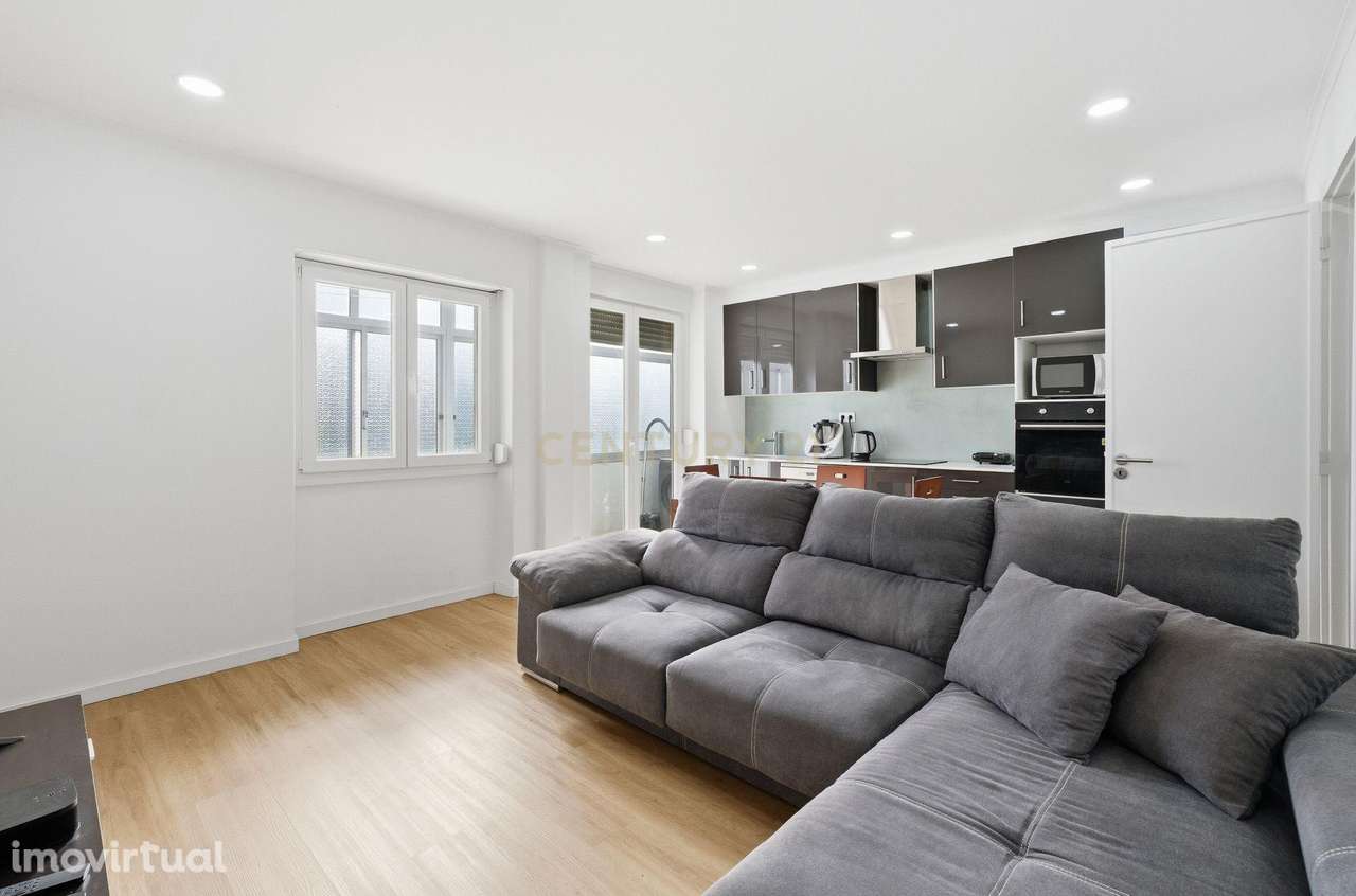 T3 Totalmente Renovado com Varandas a poucos metros do Metro em Corroi - Grande imagem: 3/35