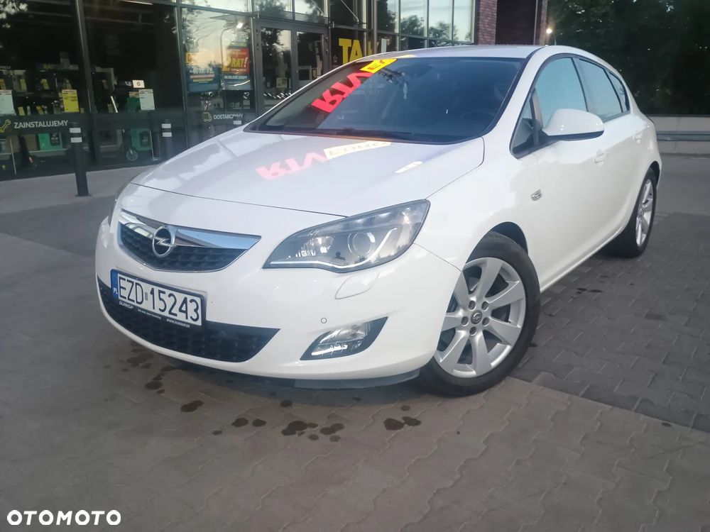 Opel Astra 1.6 Turbo White Edition - 1
