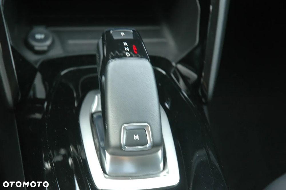 Peugeot 208 1.2 PureTech Allure Pack S&S EAT8 - 17