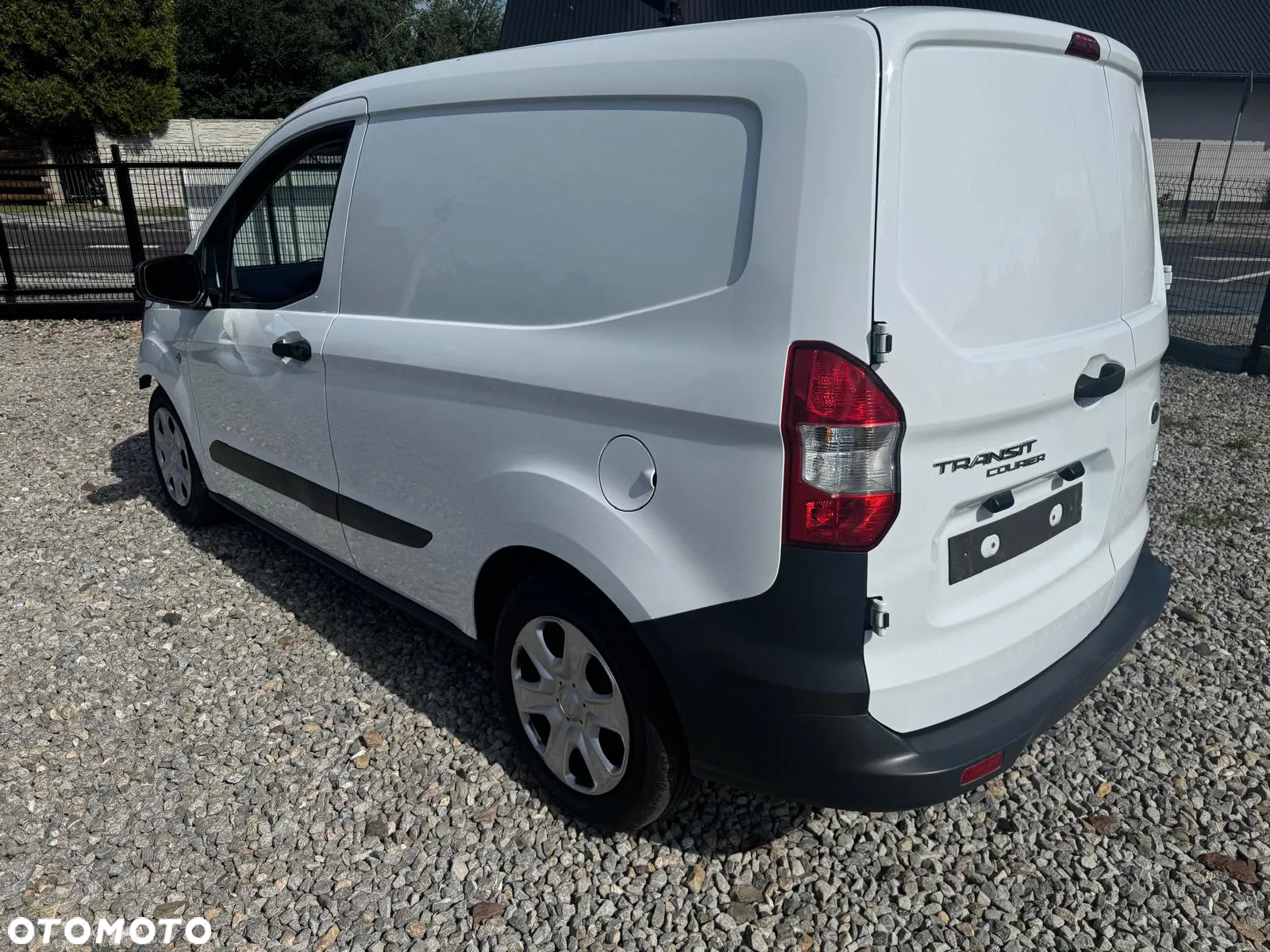 Ford Courier - 4