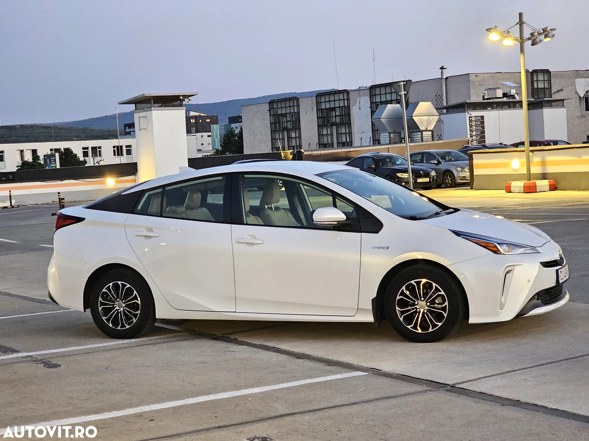 Toyota Prius 1.8 HSD Exclusive Plus - 5