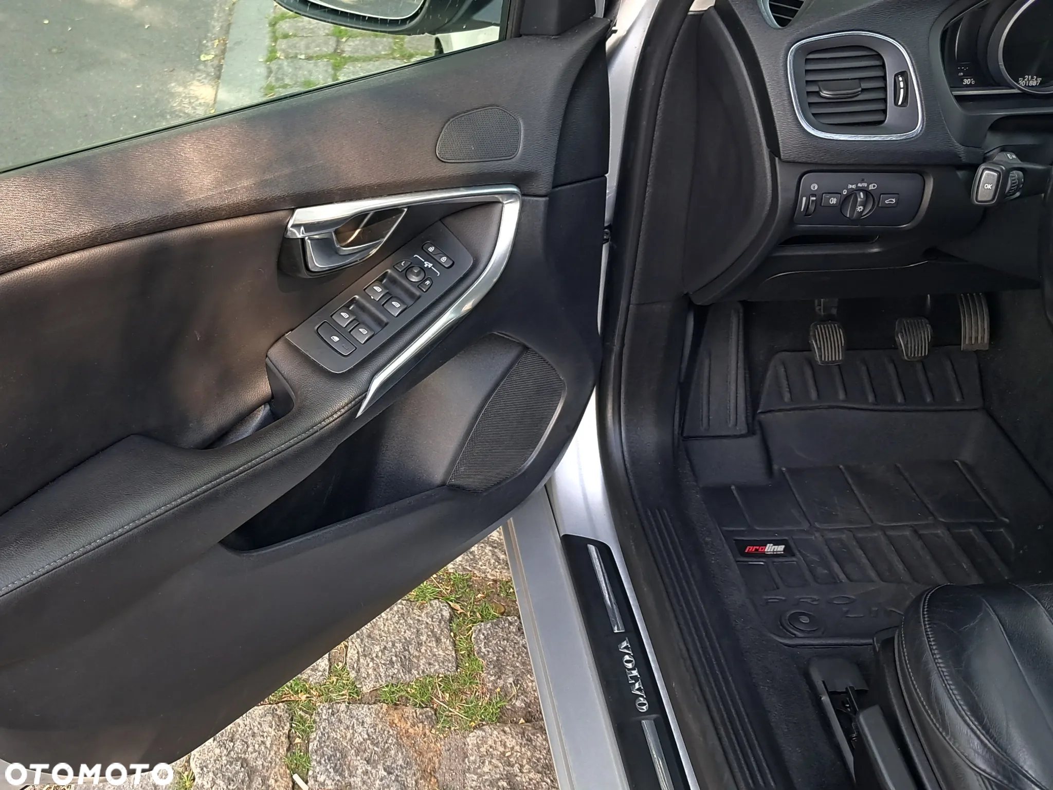 Volvo V40 D2 Drive-E Momentum - 23