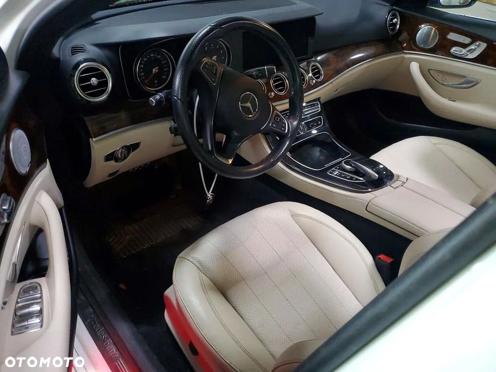 Mercedes-Benz Klasa E 300 9G-TRONIC Exclusive - 7