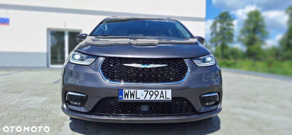 Chrysler Pacifica - 2