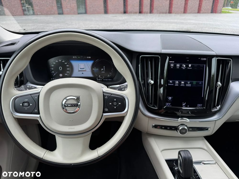 Volvo XC 60 T6 Plug-In Hybrid AWD Inscription - 4