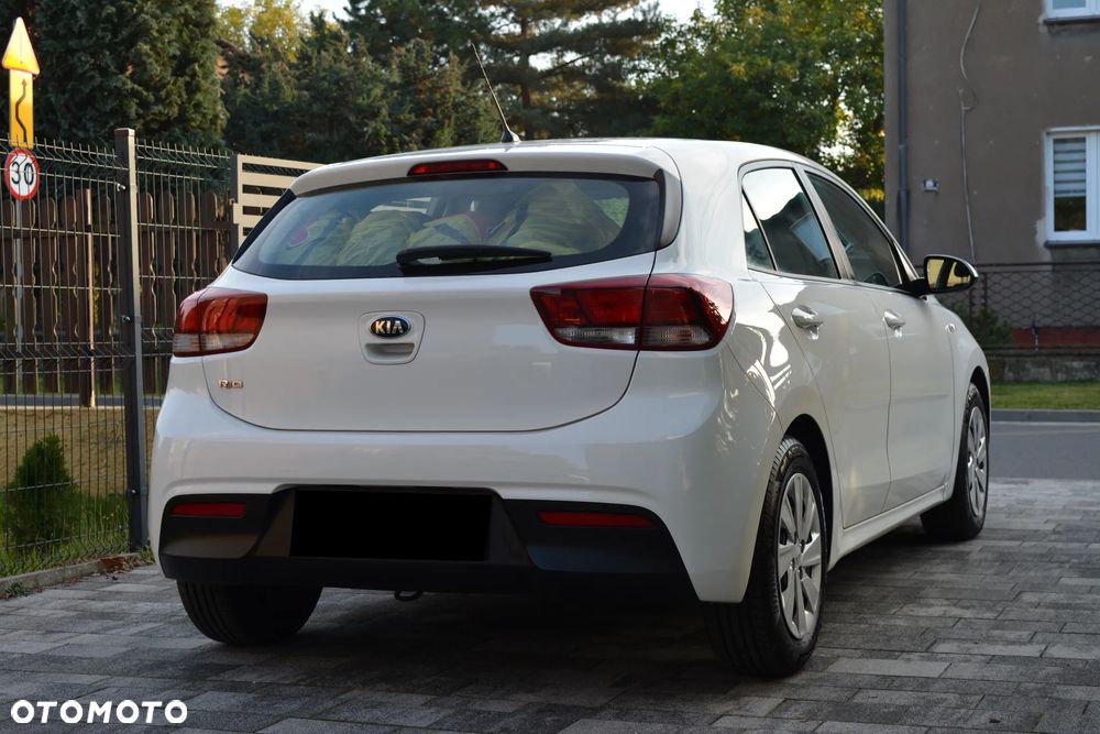 Kia Rio 1.2 L - 5