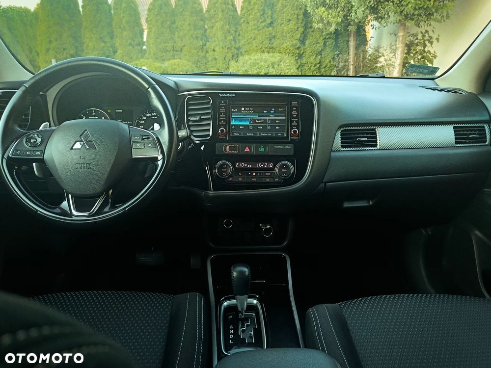 Mitsubishi Outlander 2.2 DID Intense + - 9
