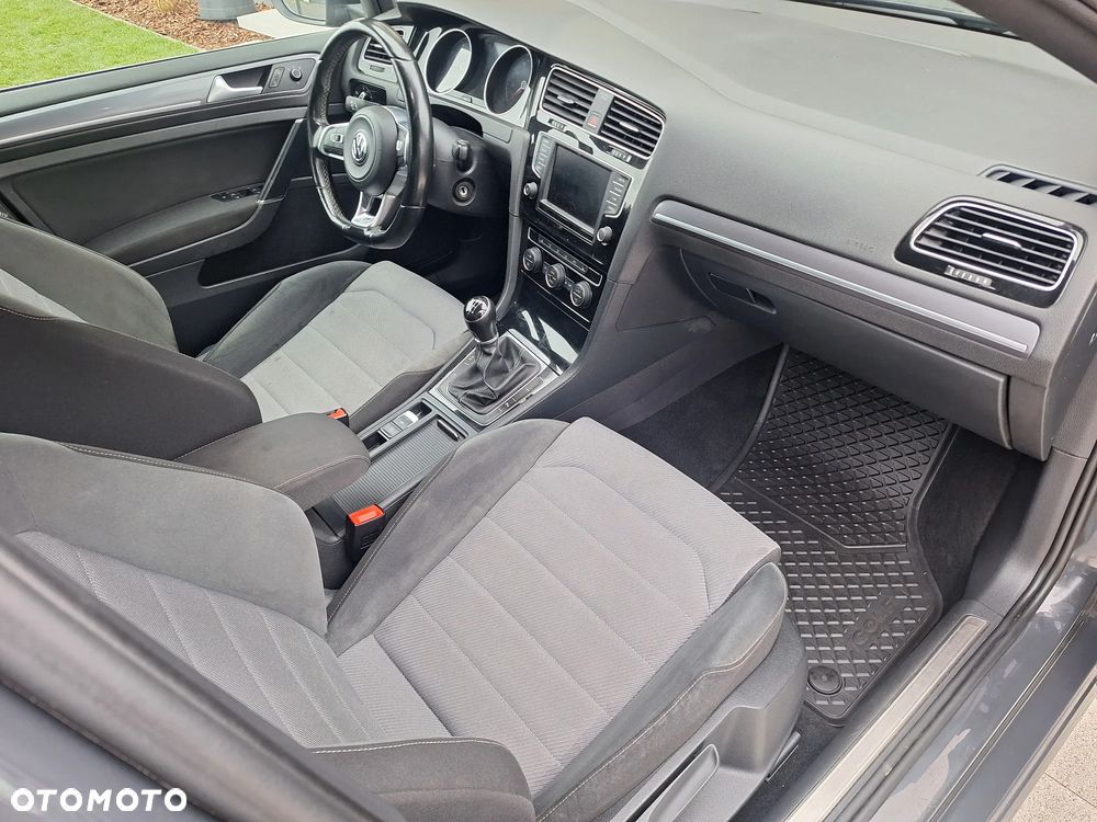 Volkswagen Golf - 22