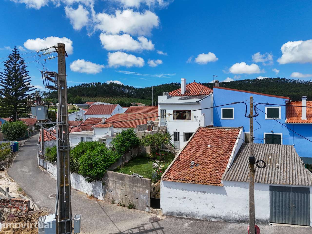 Moradia T3 com rés-do-chão comercial e jardim na Portela, Vila Verde d - Grande imagem: 4/37