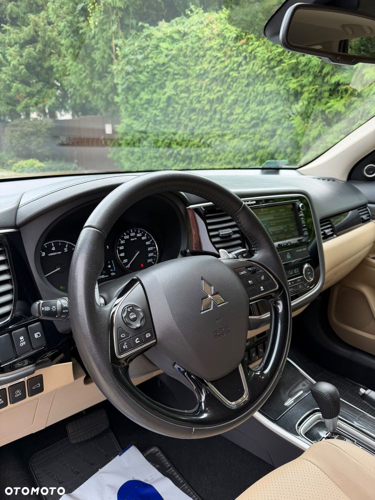 Mitsubishi Outlander 2.0 Instyle + 4WD CVT - 7