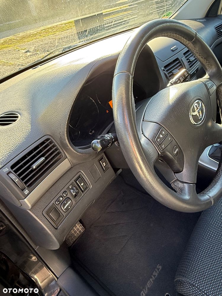 Toyota Avensis 1.8 VVT-i Combi - 11