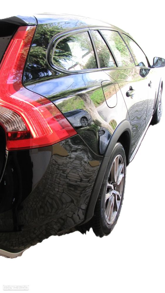 Volvo V60 Cross Country 2.0 D3 Momentum Geartronic - 13