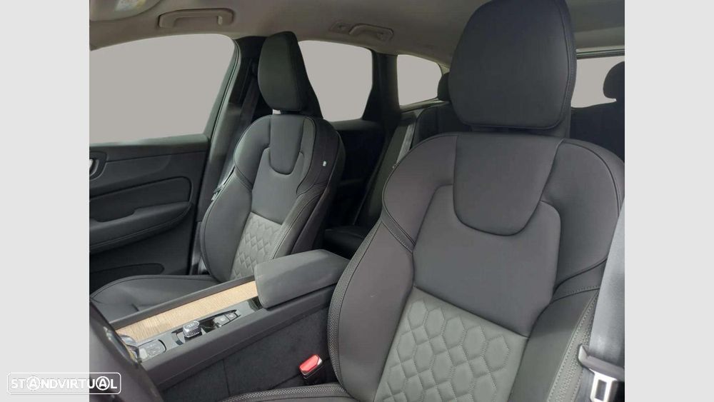 Volvo XC 60 2.0 T6 PHEV Plus Dark AWD - 16