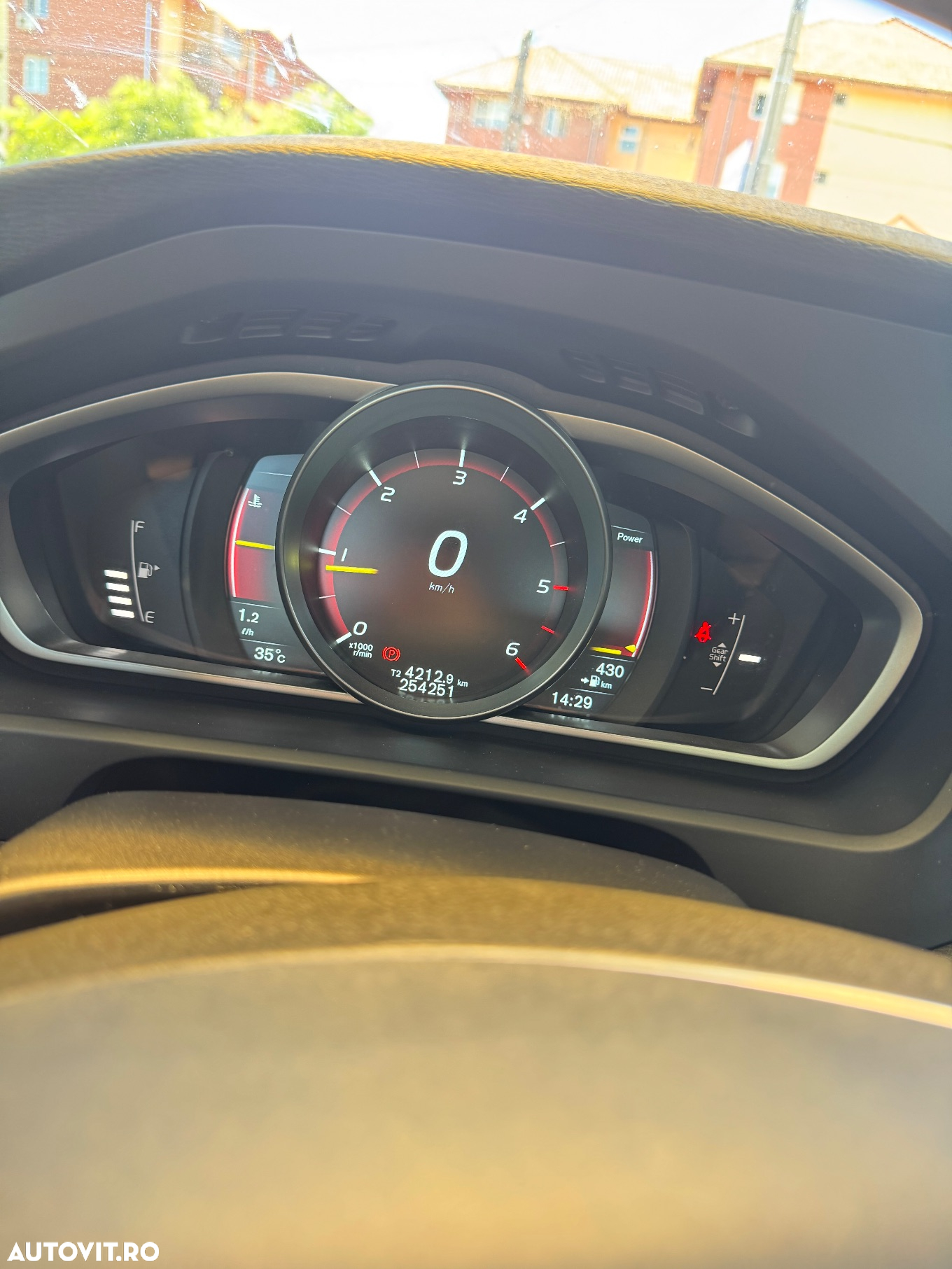 Volvo V40 D4 VEA R-Design - 16