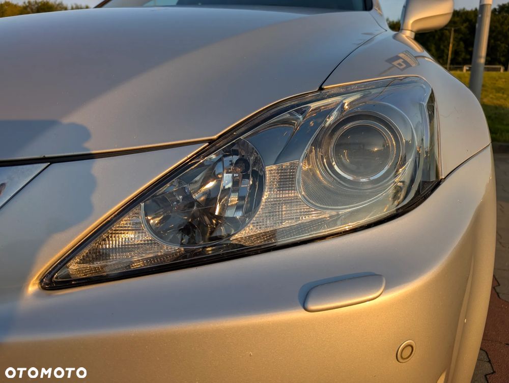 Lexus IS 220 D Prestige - 9