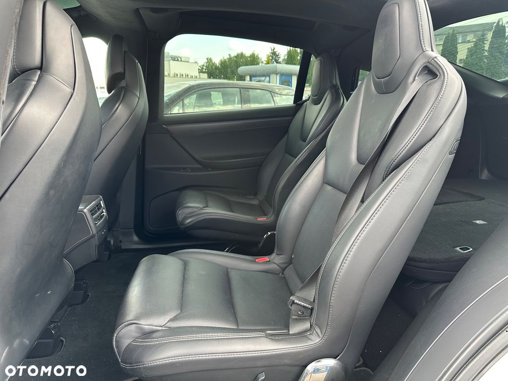 Tesla Model X - 14