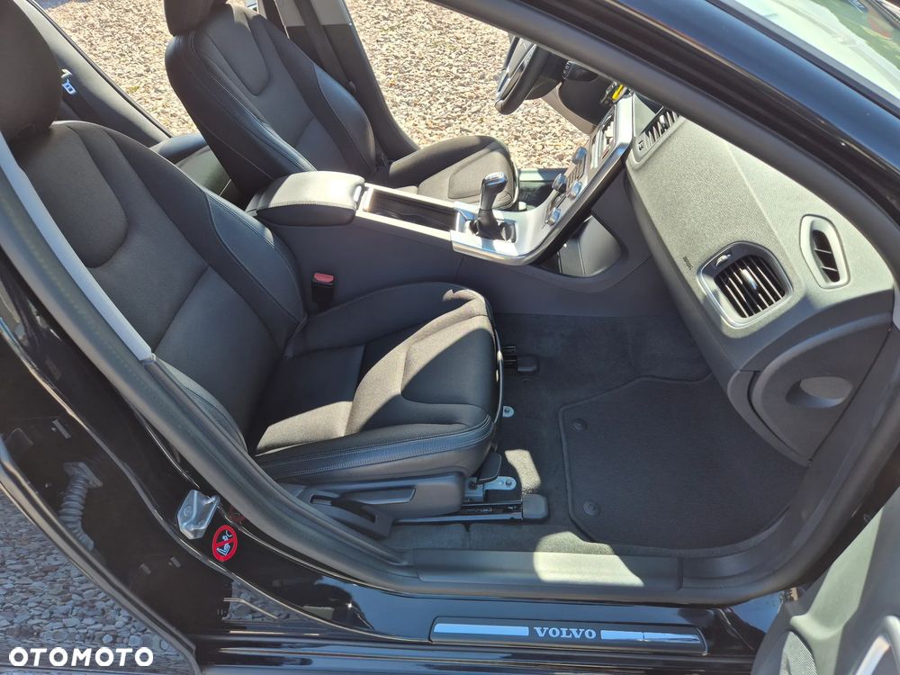 Volvo V60 D3 Momentum - 27