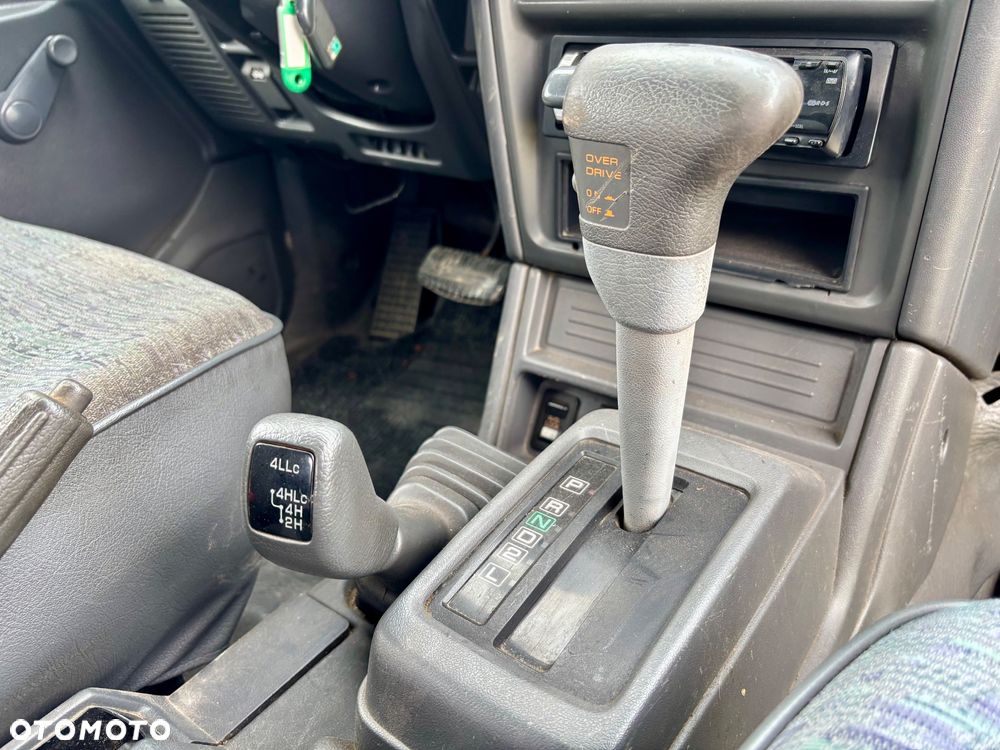 Mitsubishi Pajero - 25