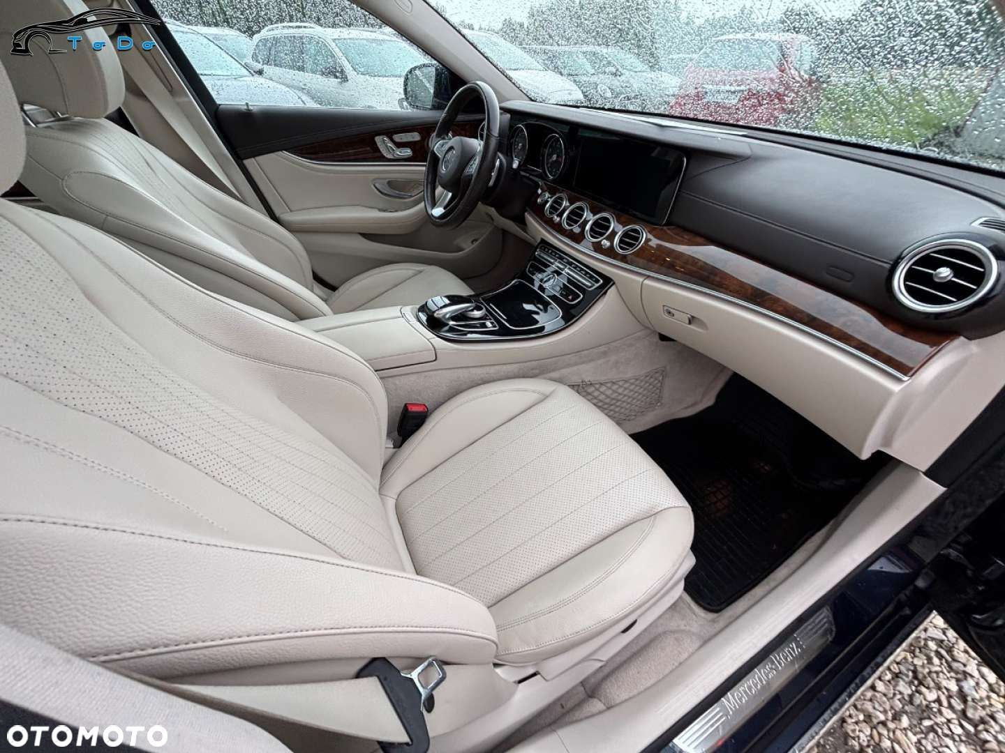 Mercedes-Benz Klasa E 300 9G-TRONIC - 23