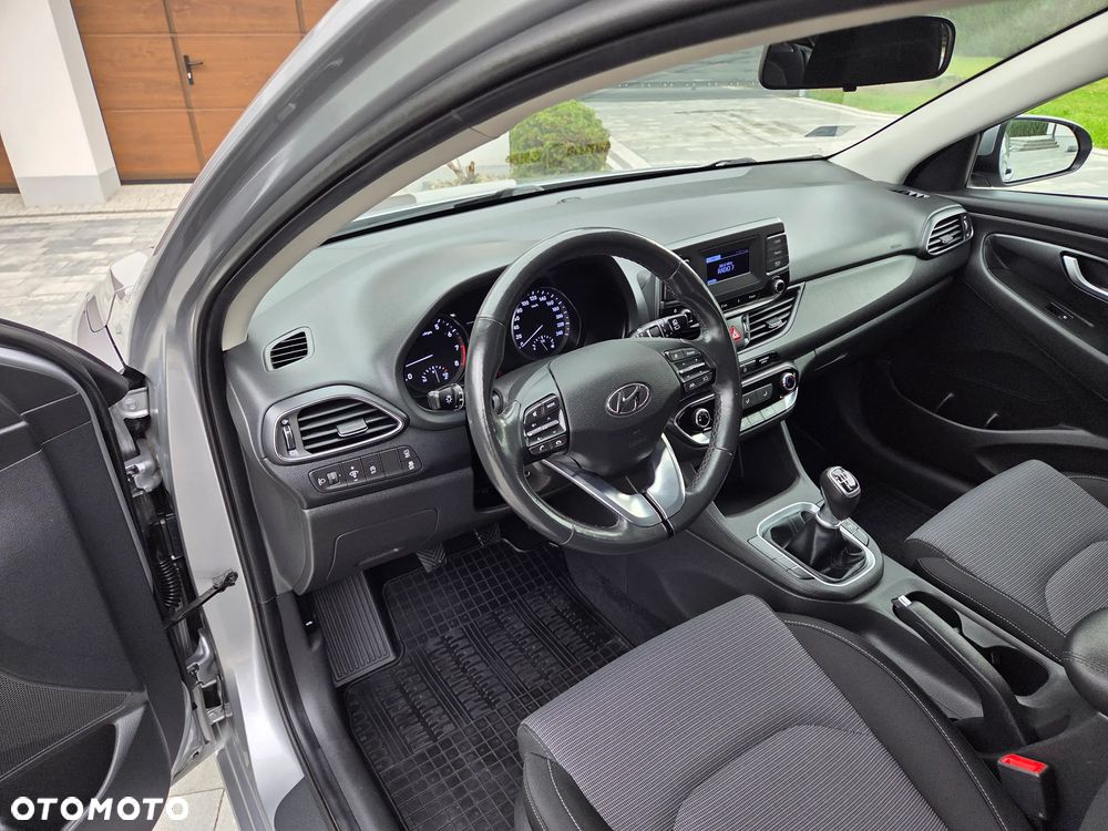 Hyundai i30 1.5 DPI Classic + - 15