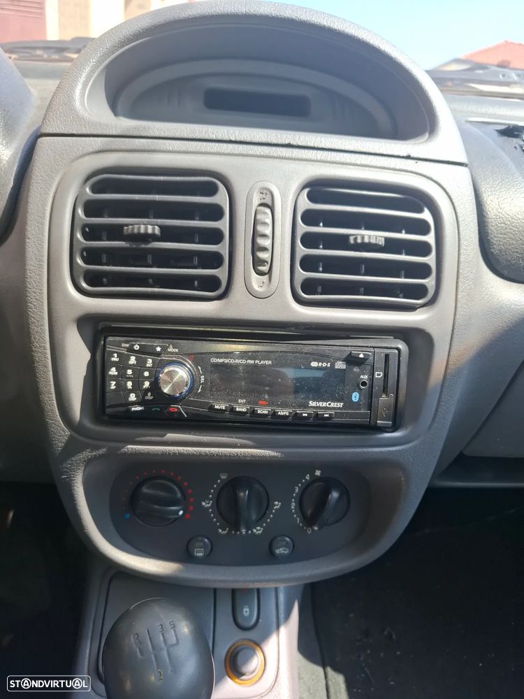 Renault Clio 1.2 RT - 9