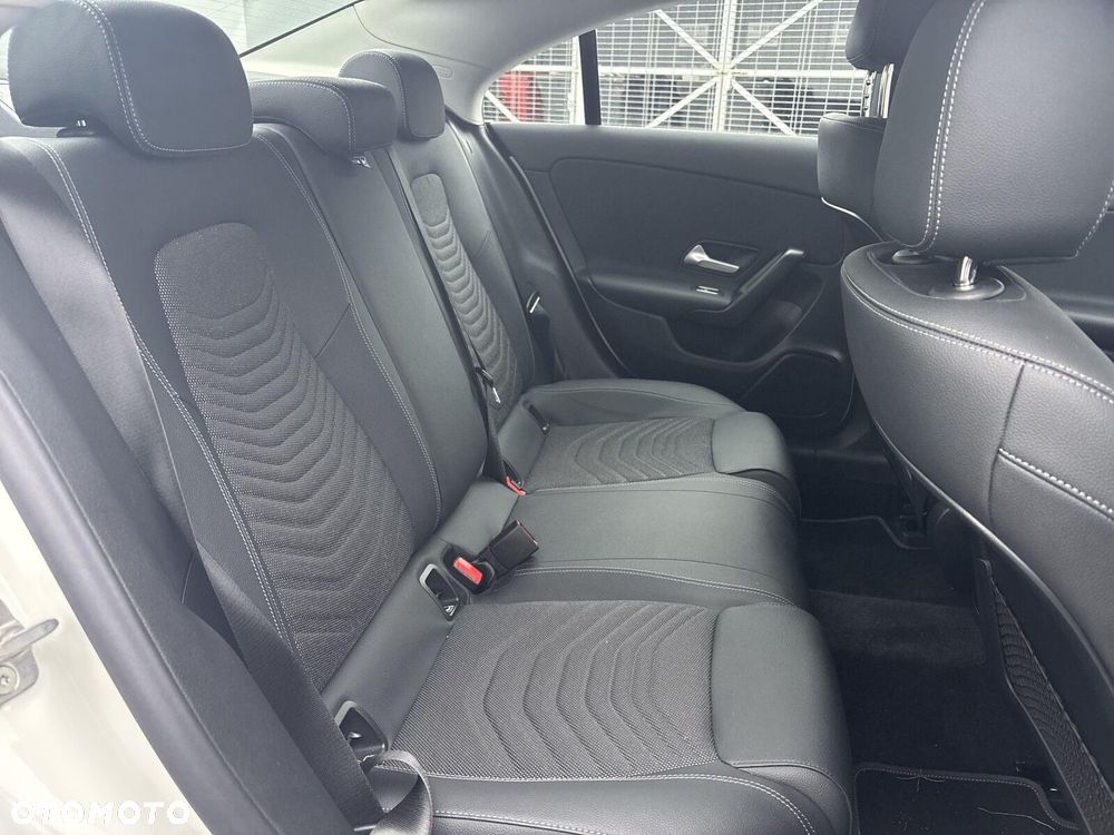 Mercedes-Benz CLA - 21