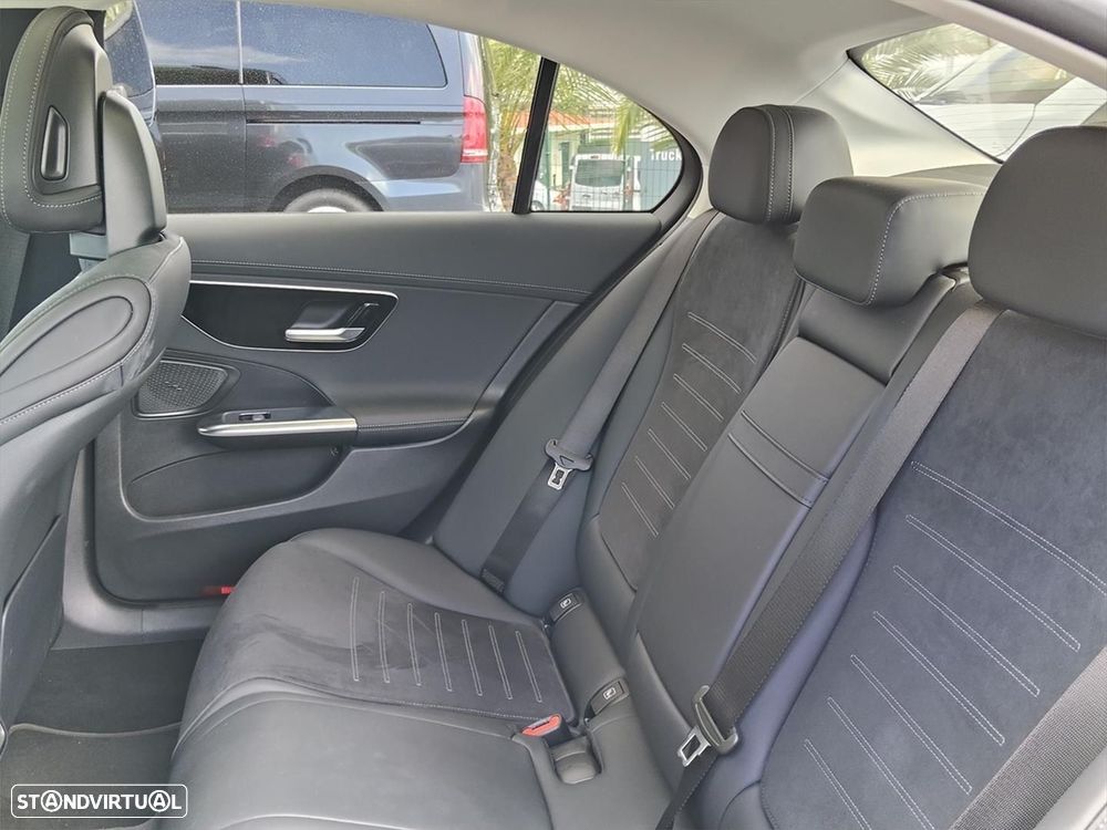 Mercedes-Benz C 300 e AMG Line - 17