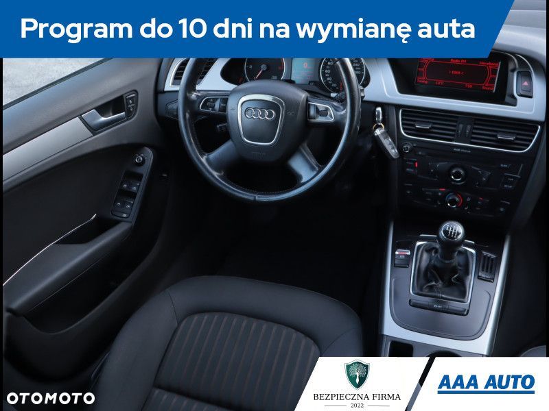 Audi A4 Limousine - 8