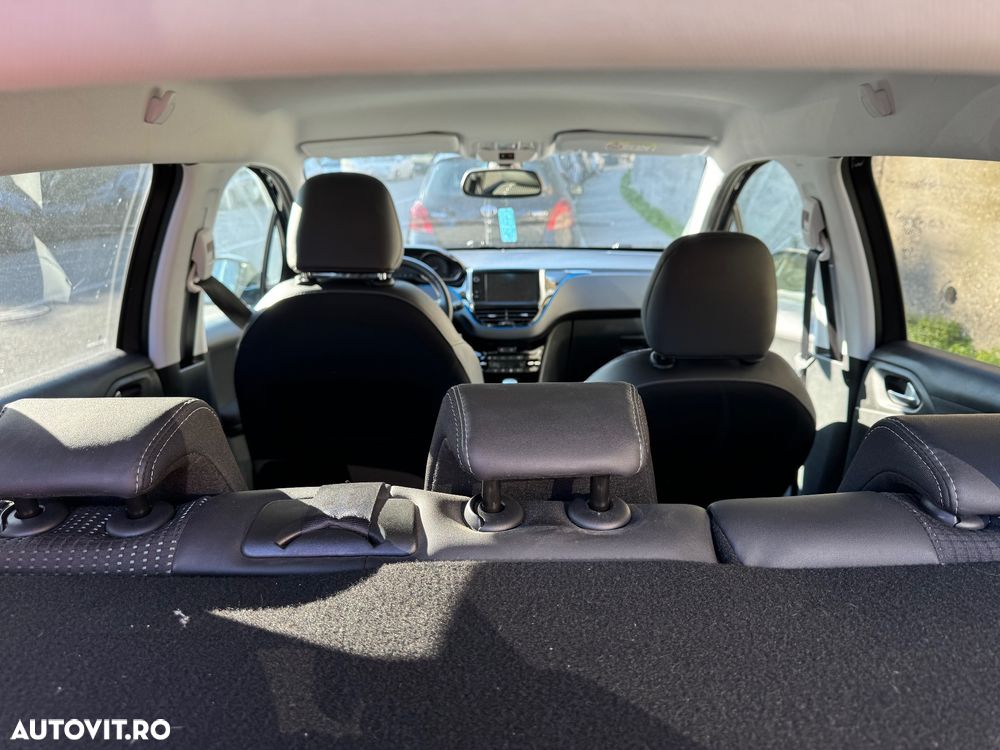 Peugeot 2008 1.2 PureTech Turbo S&S Allure - 28