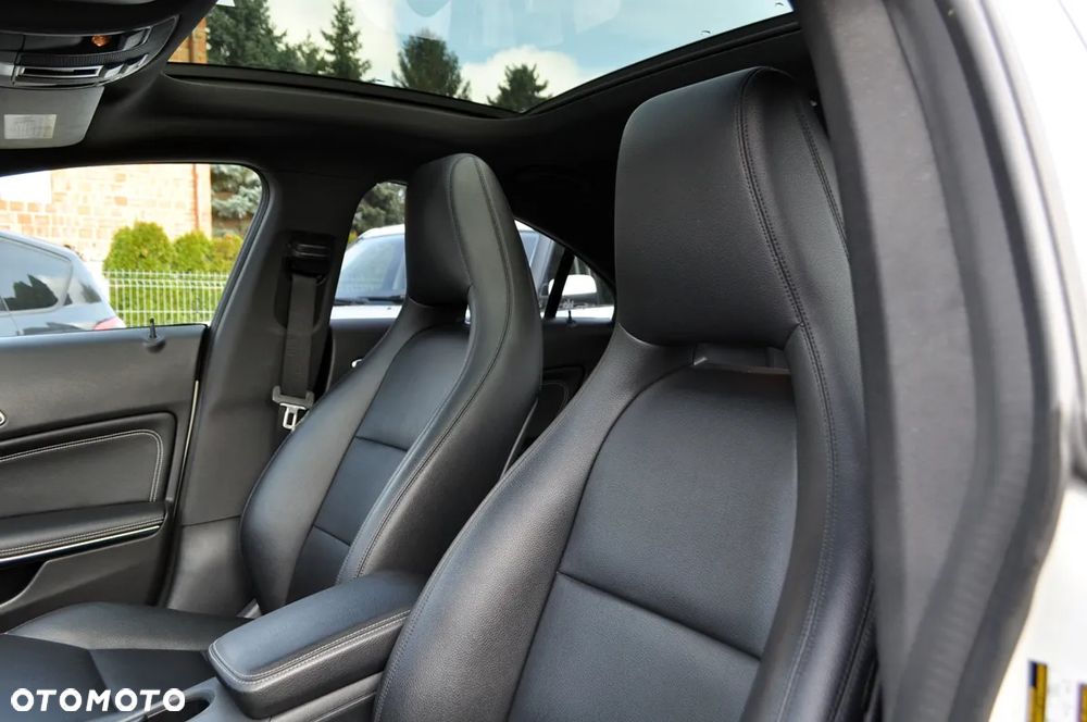 Mercedes-Benz CLA 250 4Matic 7G-DCT AMG Line - 23