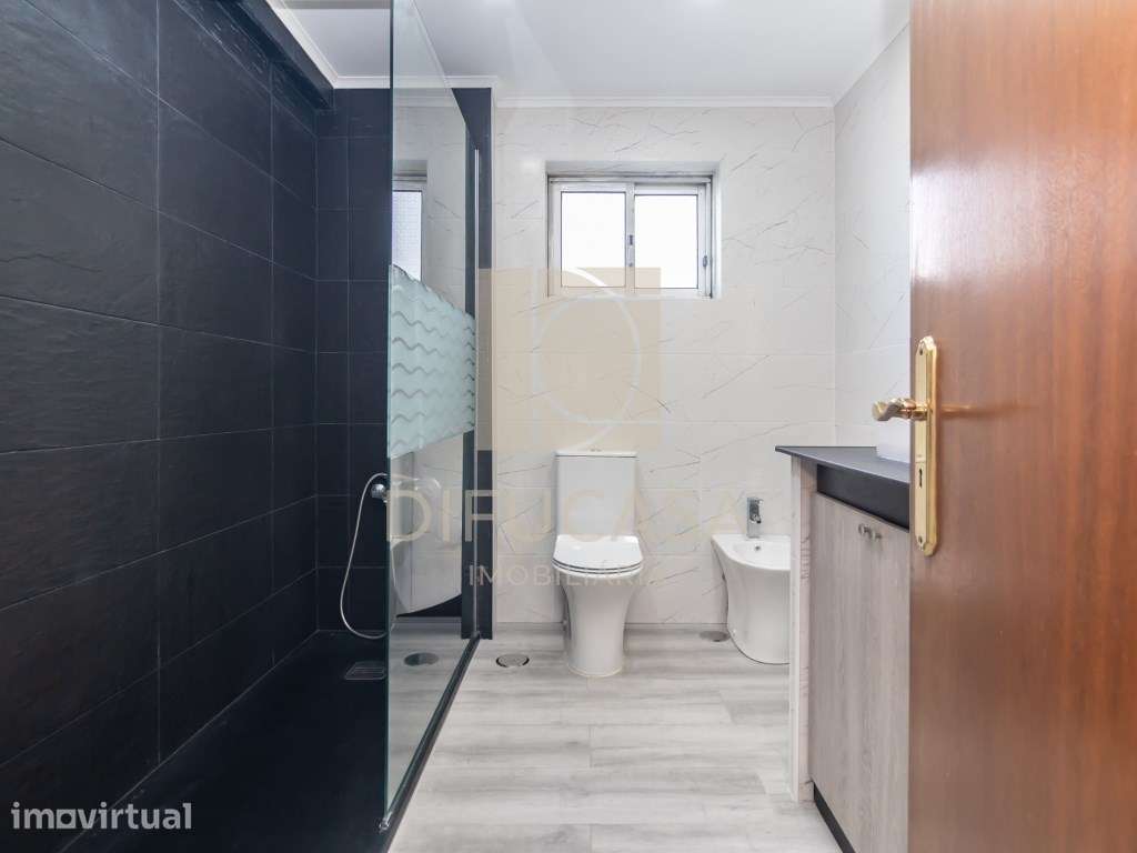 R363 APARTAMENTO T3 1º ANDAR AMORA - Grande imagem: 4/33