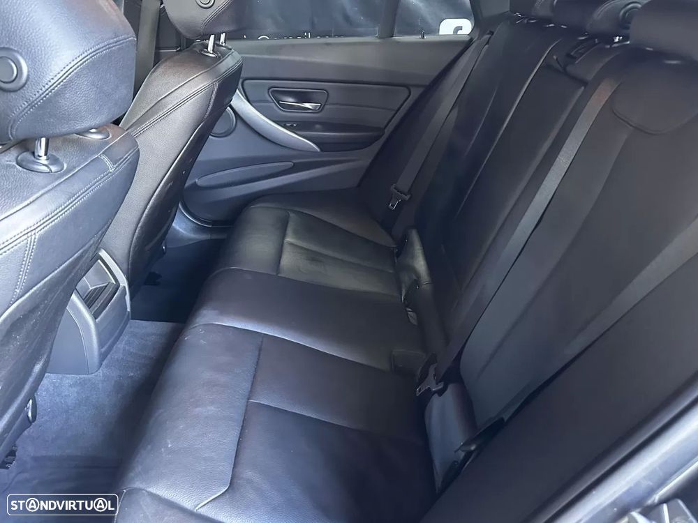 BMW 320 d Touring Pack M - 34