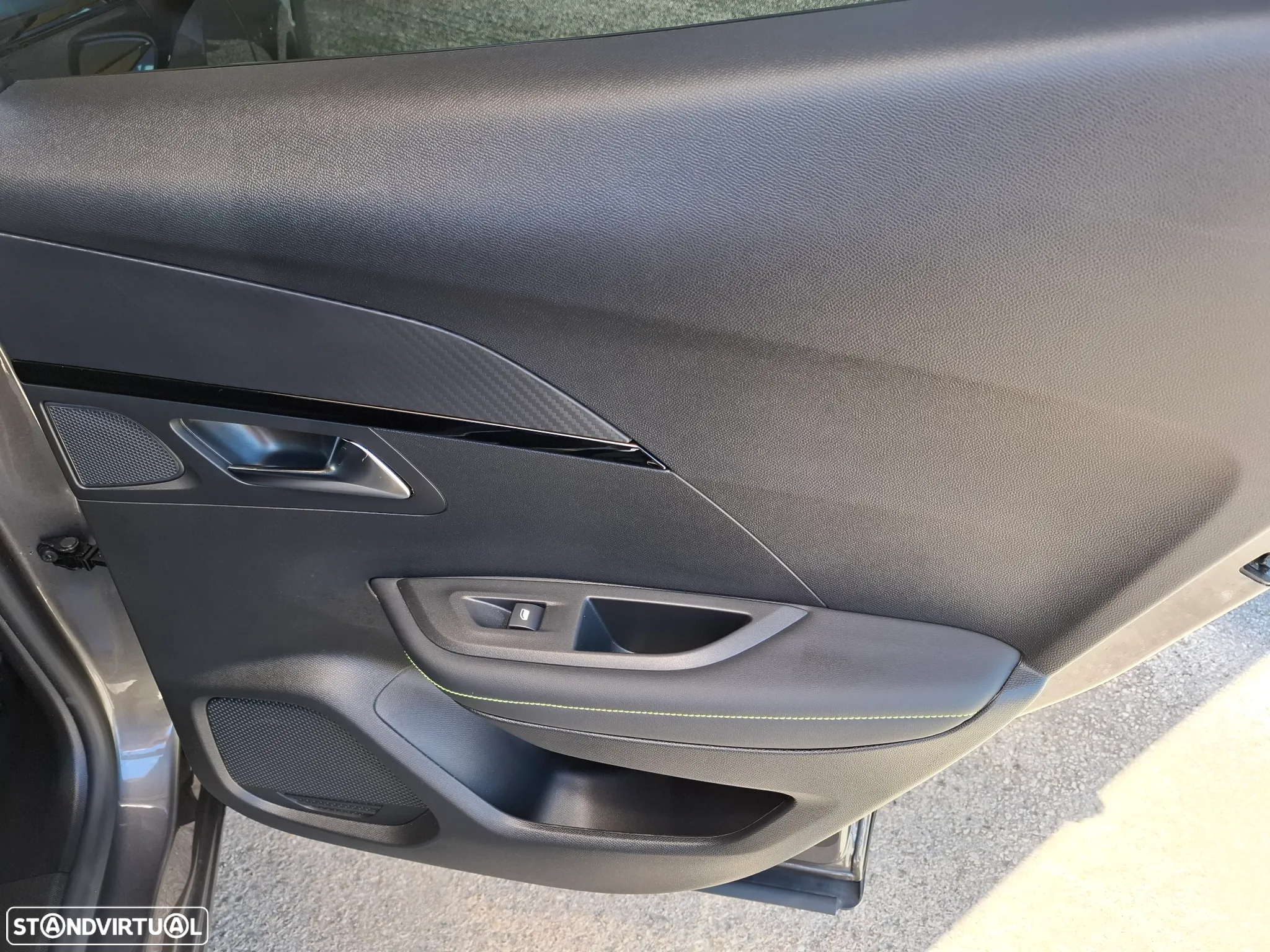 Peugeot 2008 1.2 PureTech GT Line EAT8 - 33