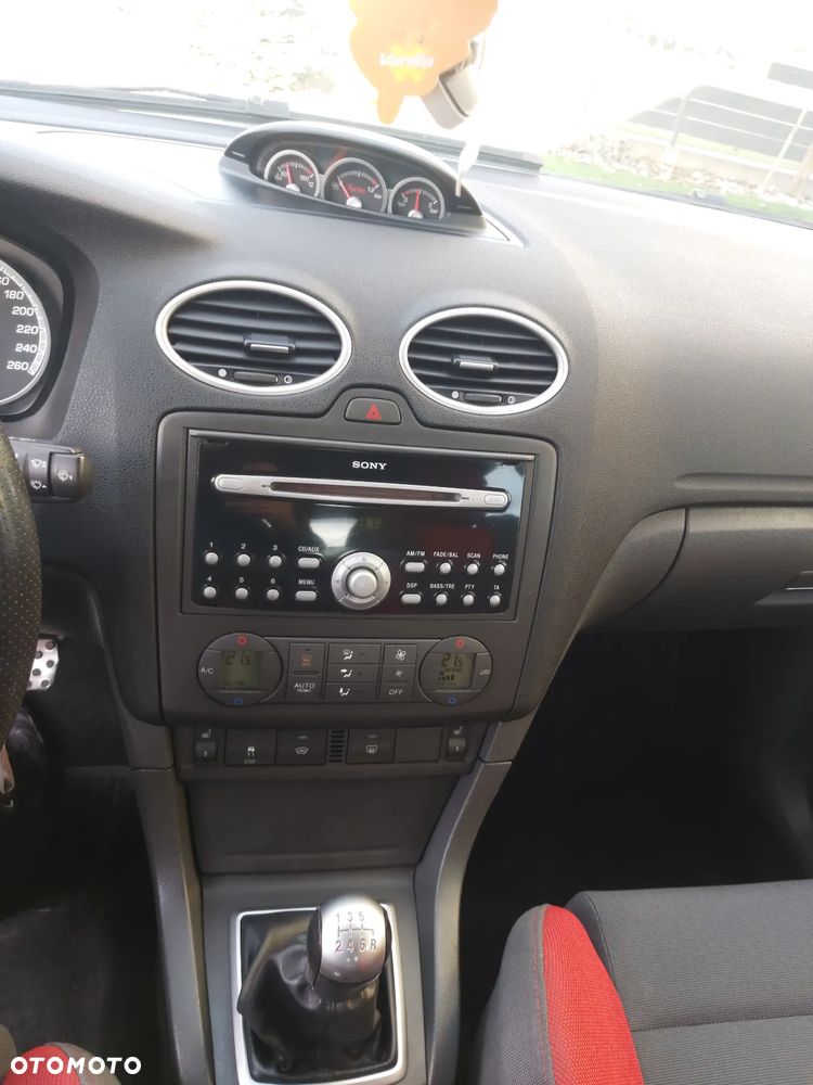 Ford Focus 2.5 ST - 12