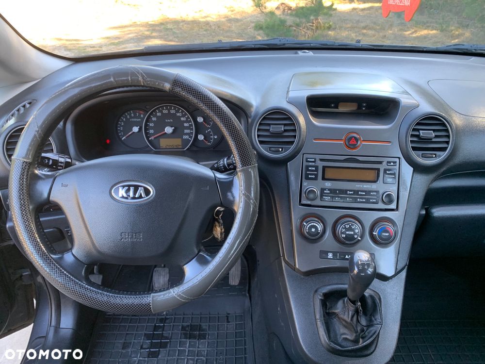 Kia Carens 2.0 CVVT LX - 17